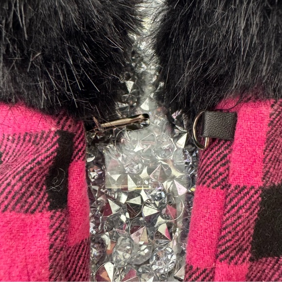 DeLux mittens gloves mitts plaid pink fur furry wool attachable faux fur black - Picture 4 of 6